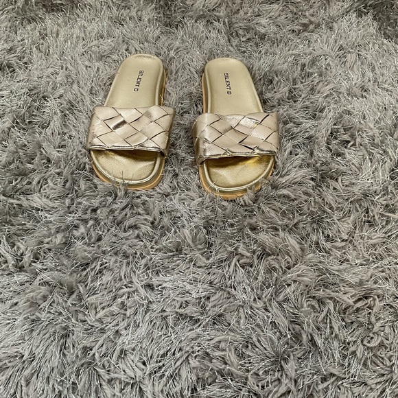 Anthropologie Shoes - EUC Silent D Woven Slide Sandals